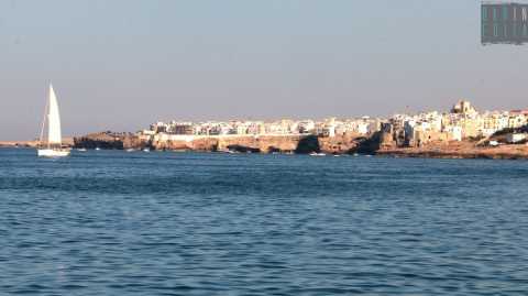 Monasteri, trulli, grotte, terrazze a strapiombo sul mare blu: tutto questo  Polignano